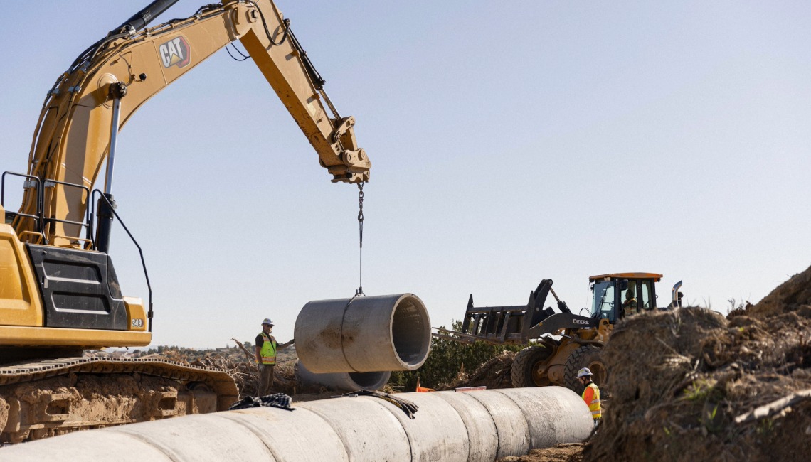 Excavator lifting pipe to be installed