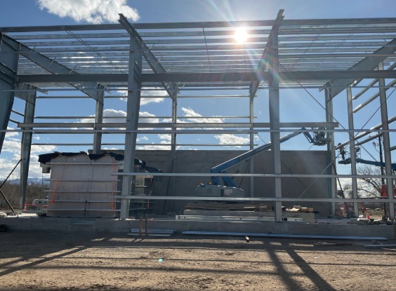 Structure with scissor lift